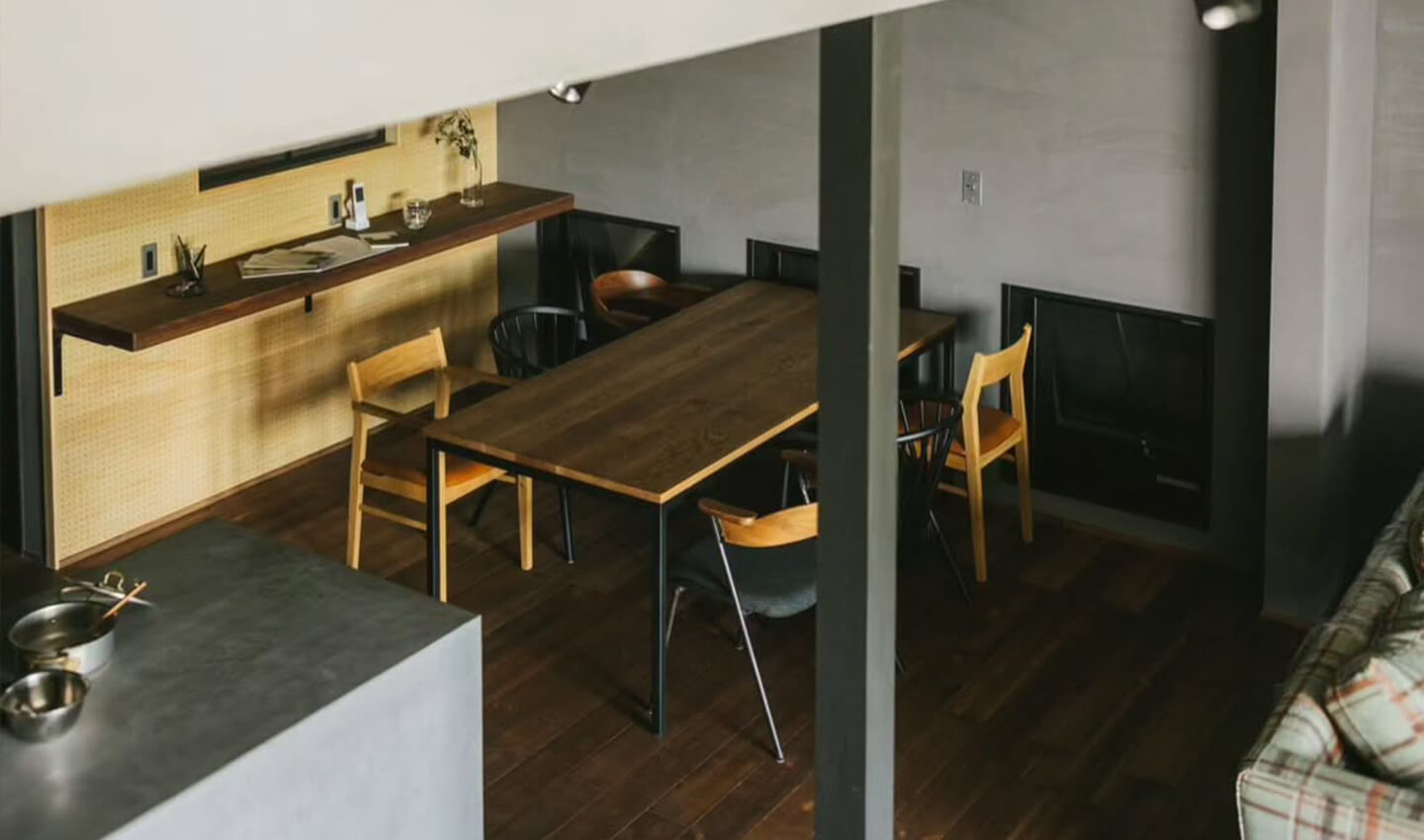 無骨とやさしさが共存するリビングインテリア|平松建築様コーディネート事例