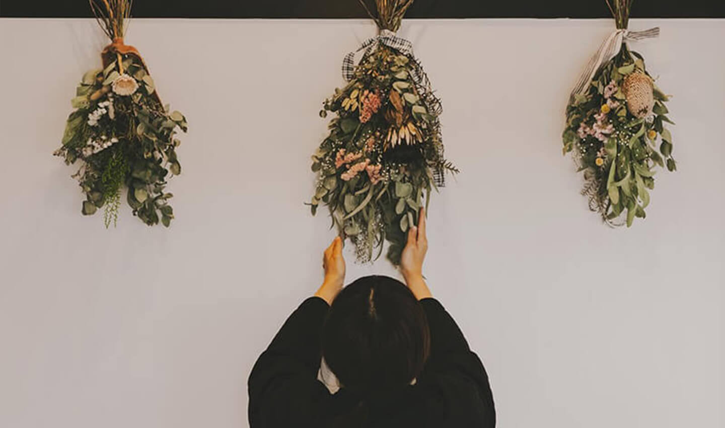 Where Flowers and Flour Flourish — 冬から春への移ろいを彩る、ドライフラワー装飾