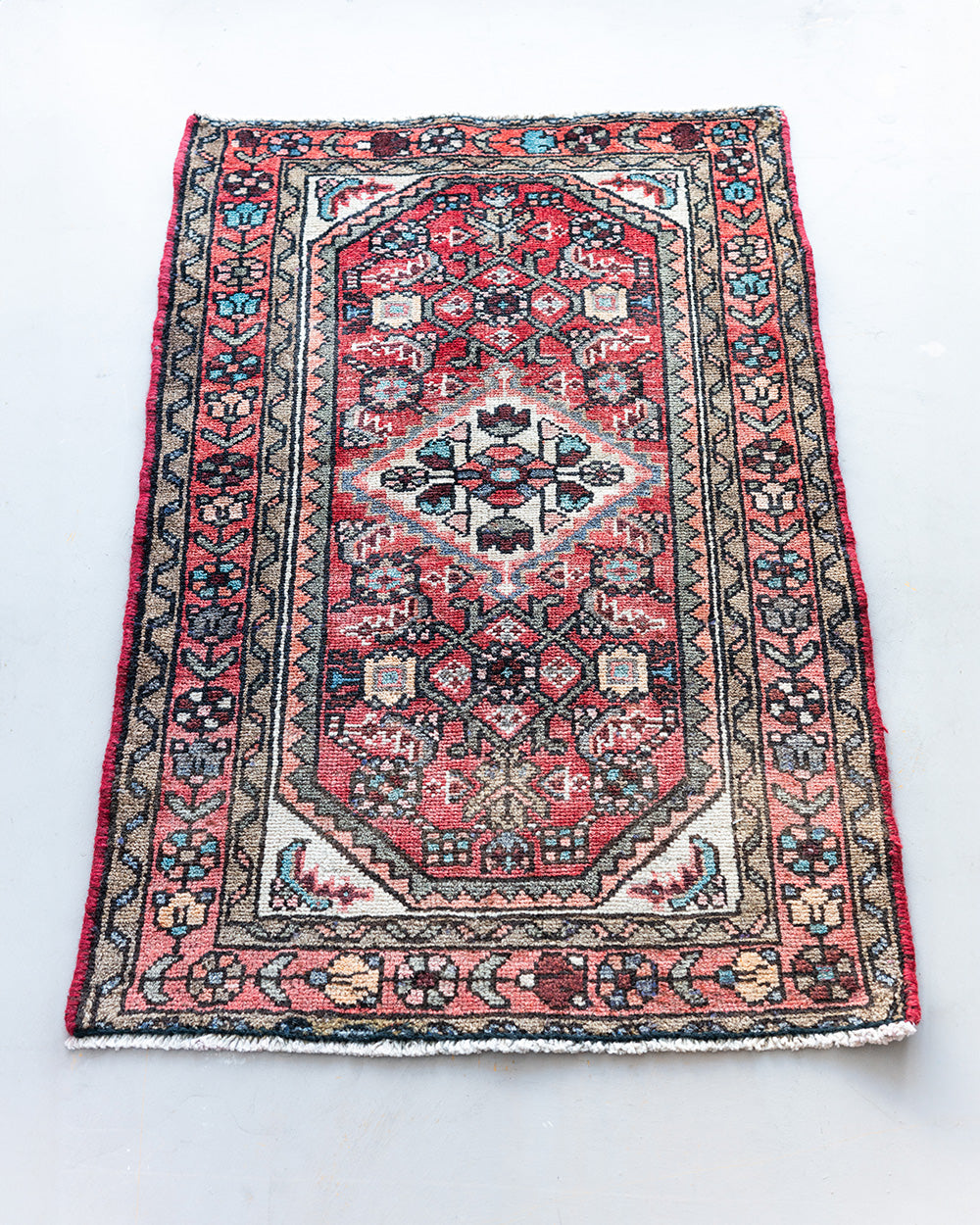 トライバルラグ 95×60cm 【RED/BE】