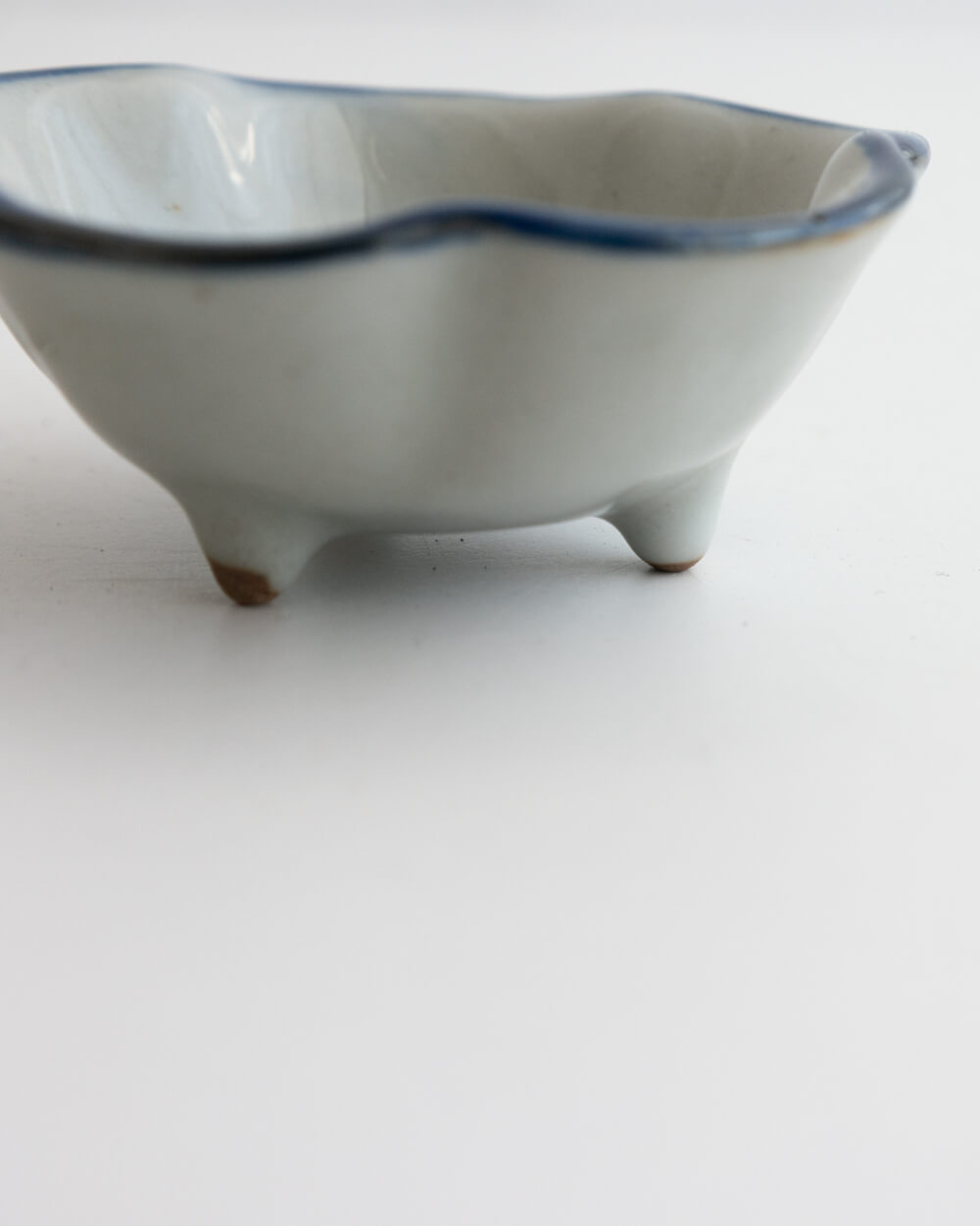 染付三ツ脚豆鉢