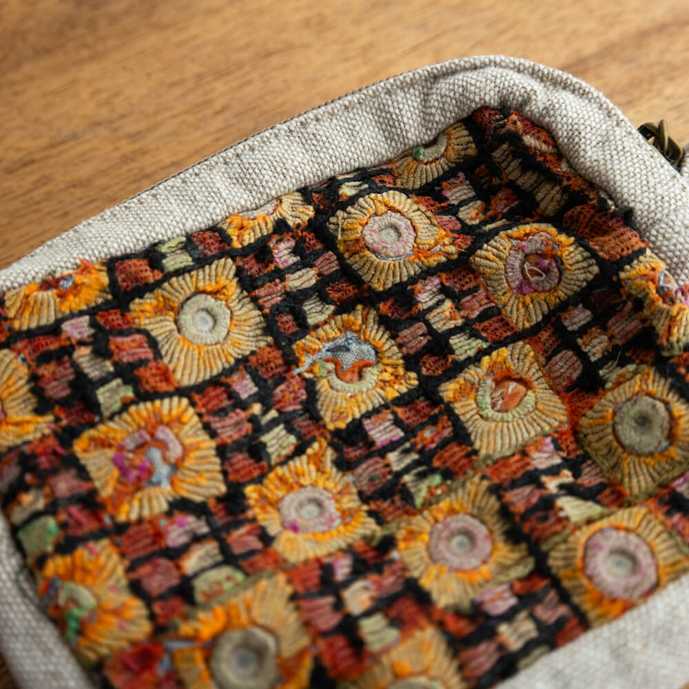 ヴィンテージ刺繍ポーチ L -Circus Parade-