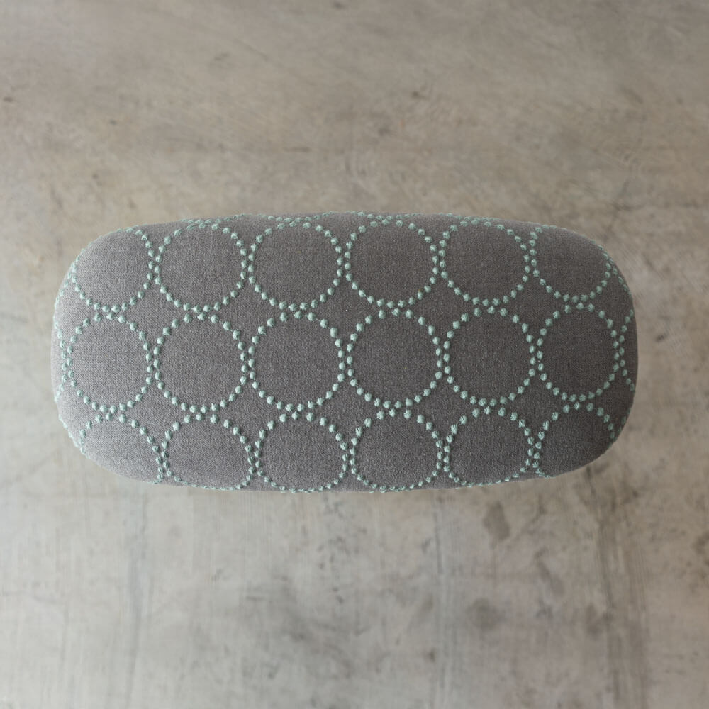 【送料込】キッチンスツール(H530)+張地ミナペルホネン tambourine (if2106/GY.刺繍BL)