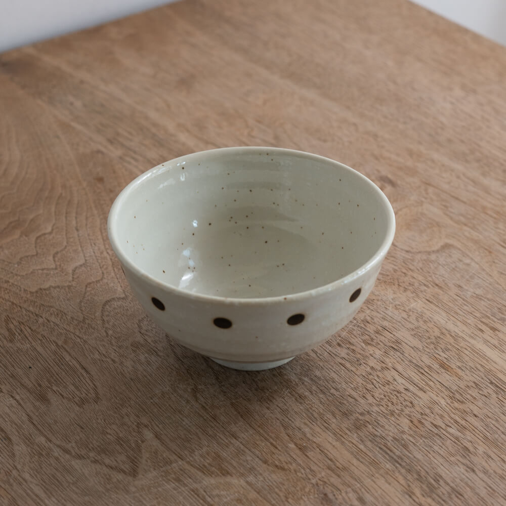 粉引ドット茶碗