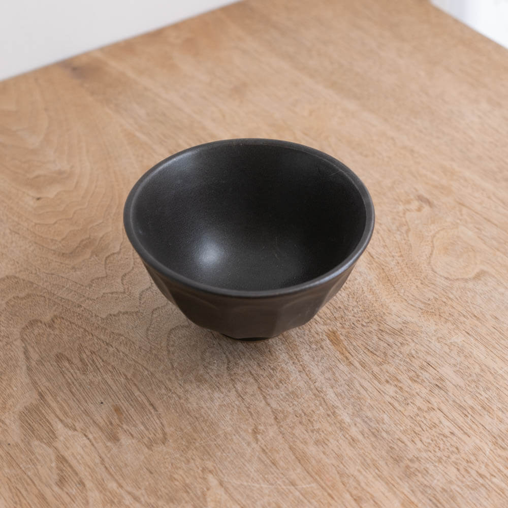 しのぎ 深型茶碗 黒