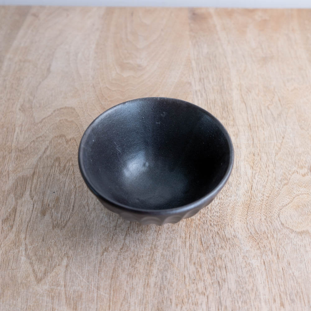 土物しのぎ茶碗 (大きめ) 黒