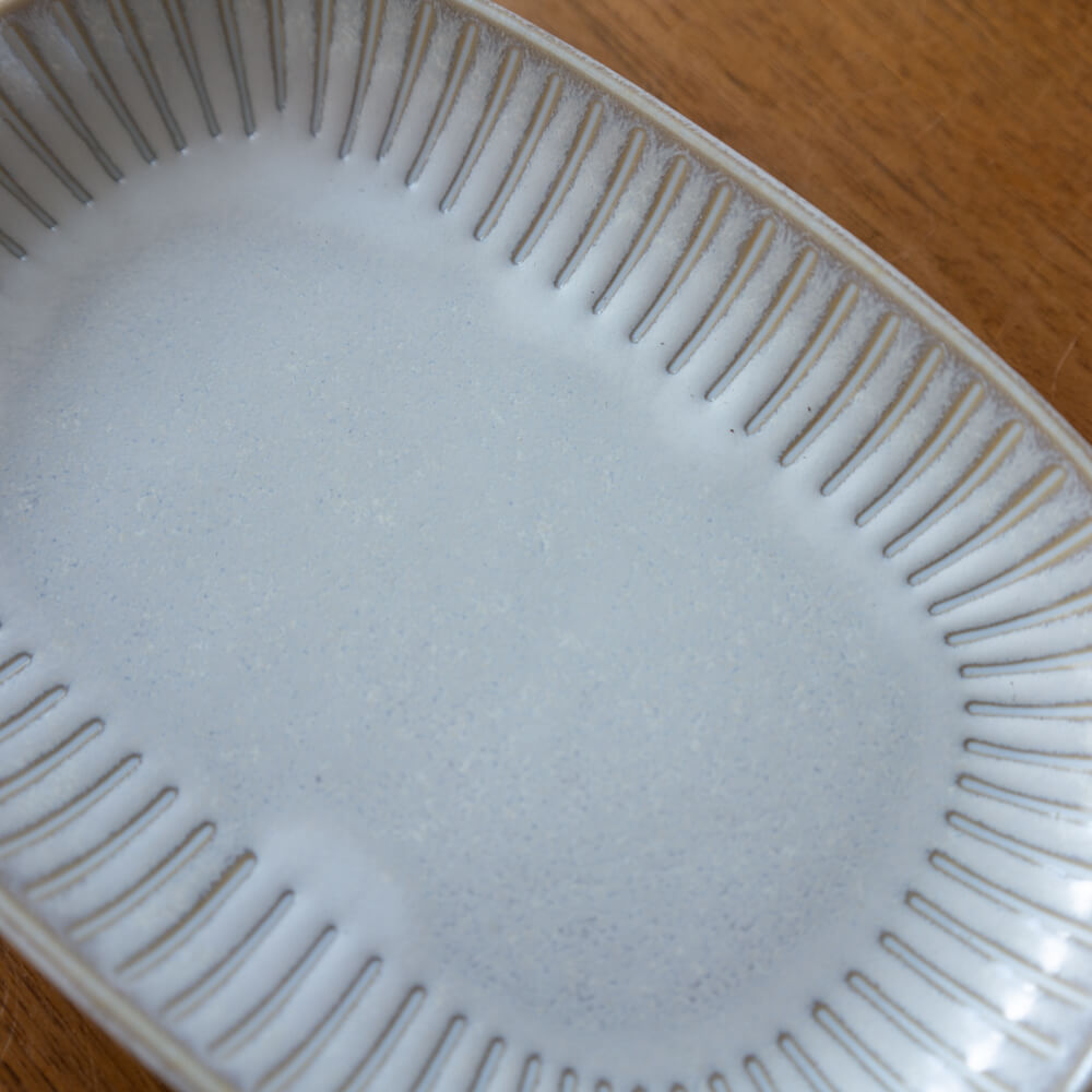 色釉撥水十草 鋳込み小判皿