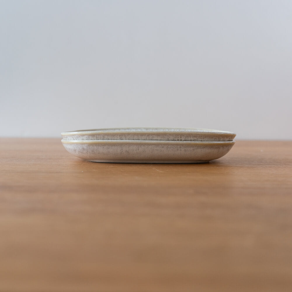 色釉撥水十草 鋳込み小判皿