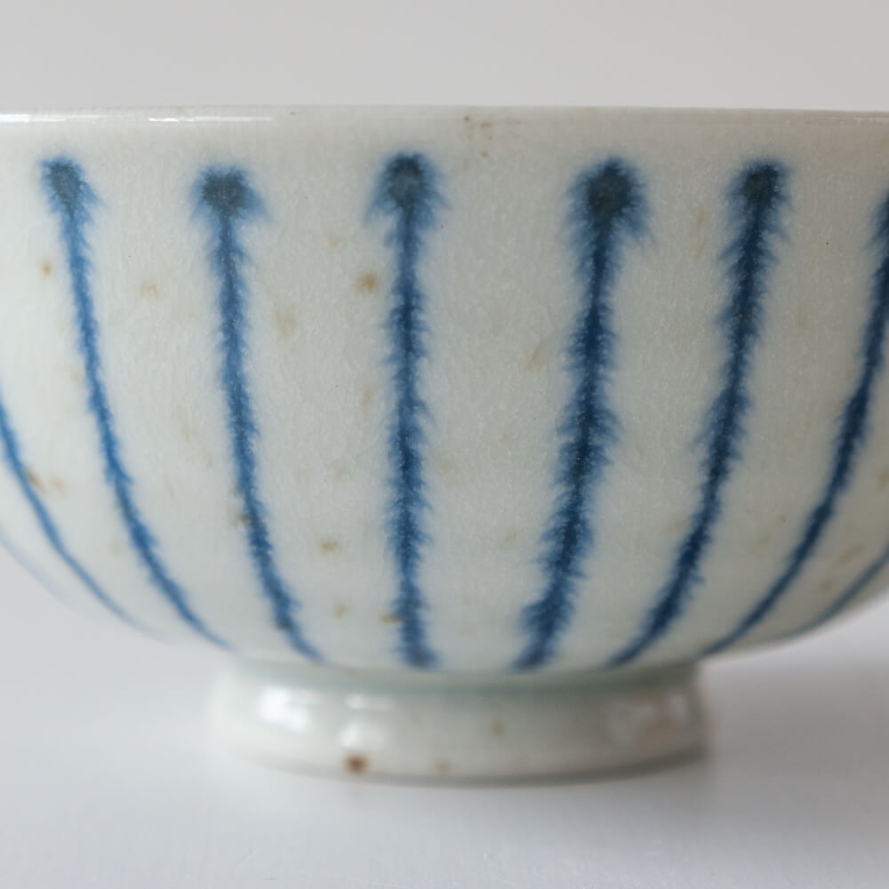 にじみ十草 反茶碗