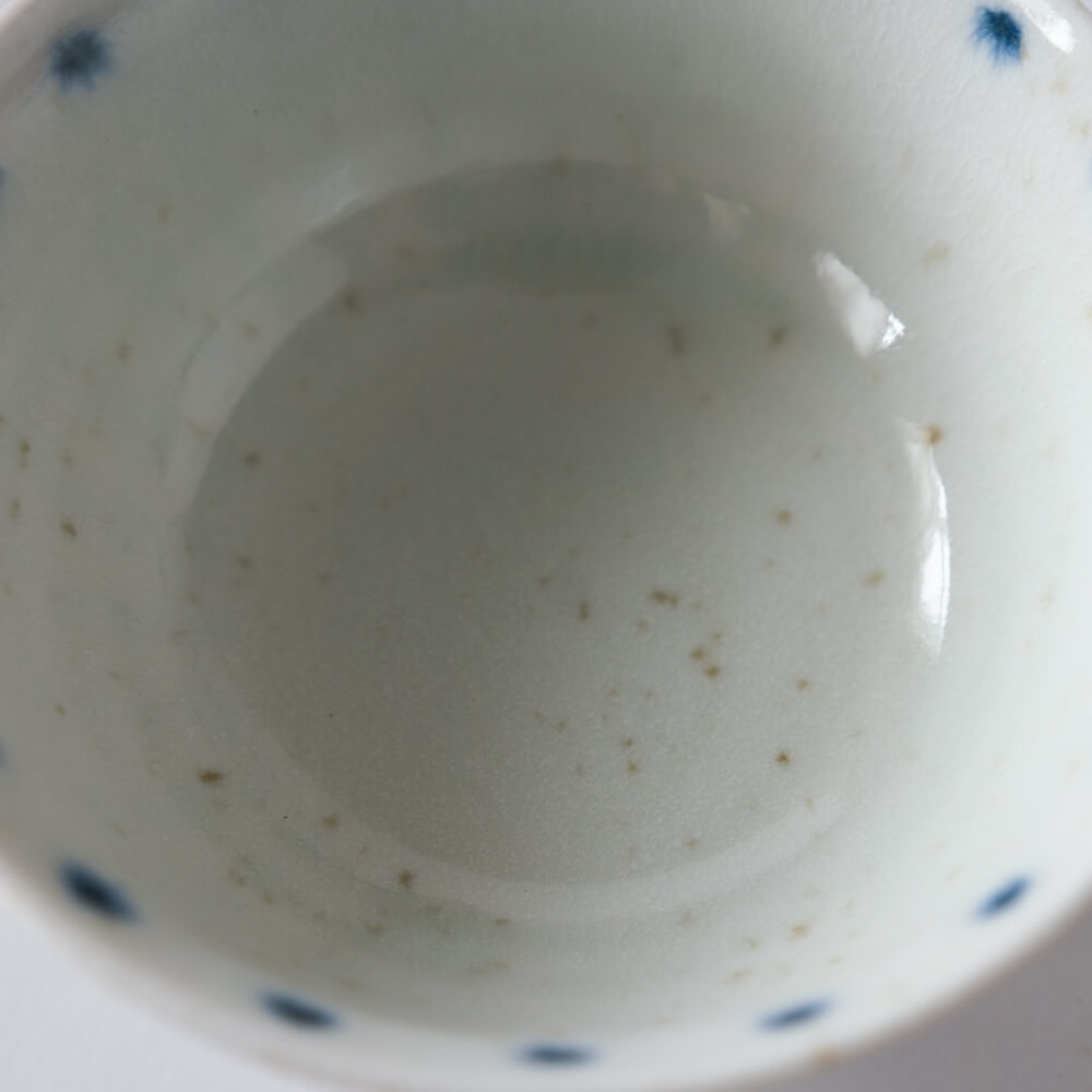 にじみ十草 反茶碗