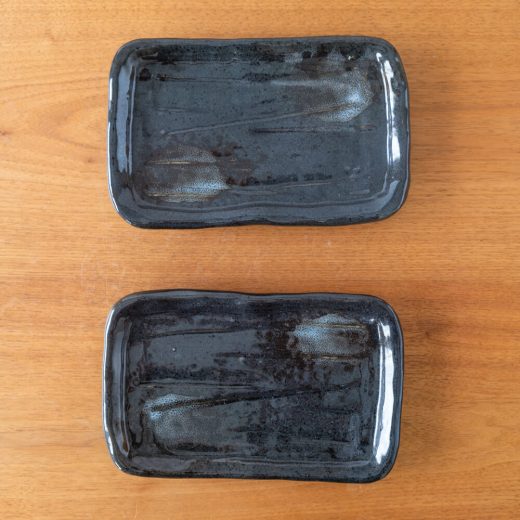 【WEB限定】厚口焼物皿 黒釉青吹 -器市-