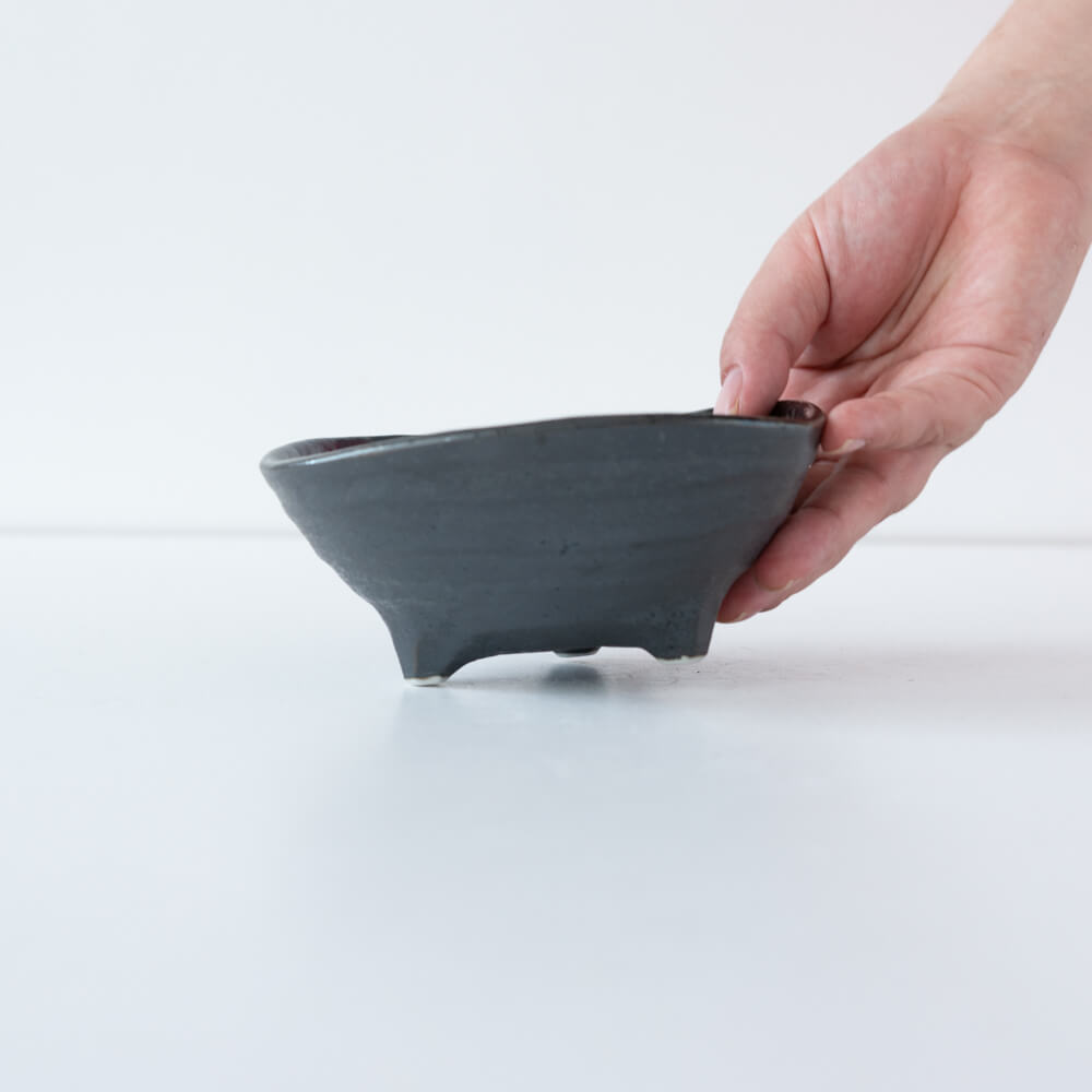 【WEB限定】黒釉刷毛目 三つ足5寸鉢 -器市-