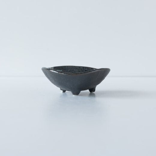 【WEB限定】黒釉刷毛目 三つ足4寸鉢 -器市-