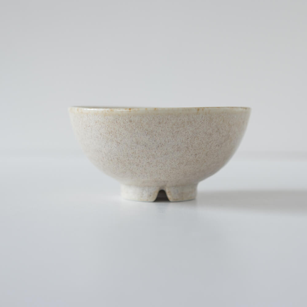 カラーうのふ 白 軽々中平碗
