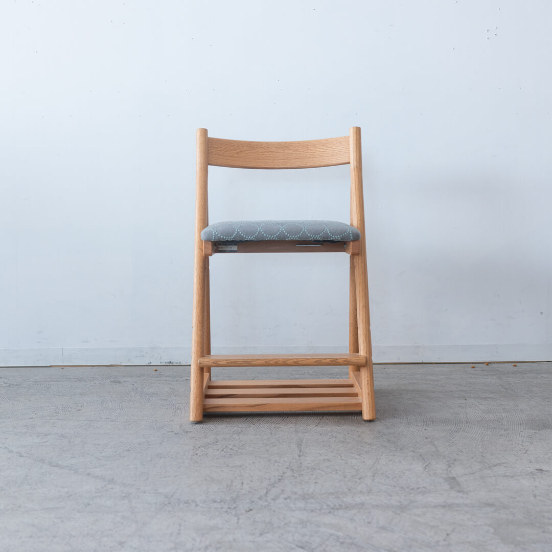 【アップサイクル品】日進木工 アクタス 学習椅子T-KIDS オーク材 / ウレタン塗装 ミナペルホネン ブルーグレー