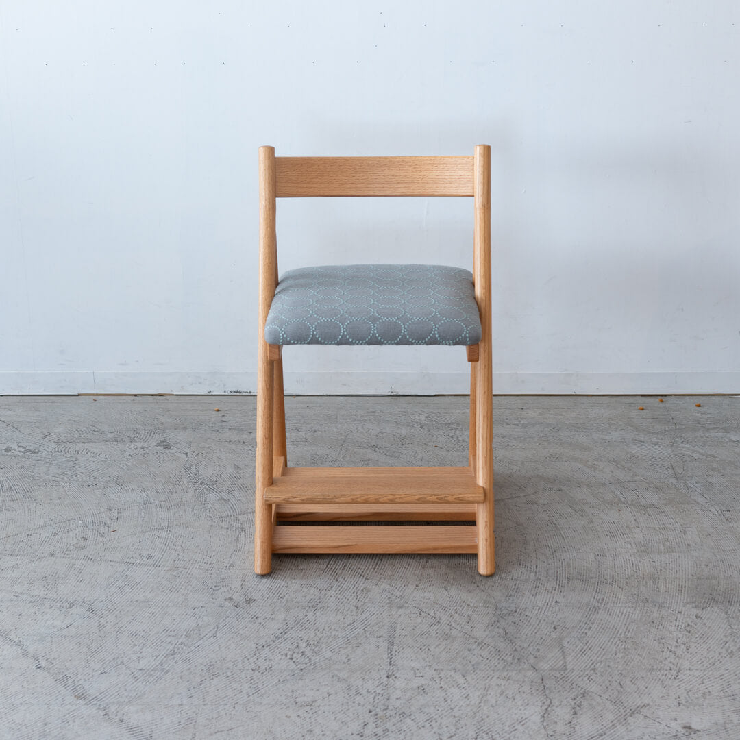 【アップサイクル品】日進木工 アクタス 学習椅子T-KIDS オーク材 / ウレタン塗装 ミナペルホネン ブルーグレー