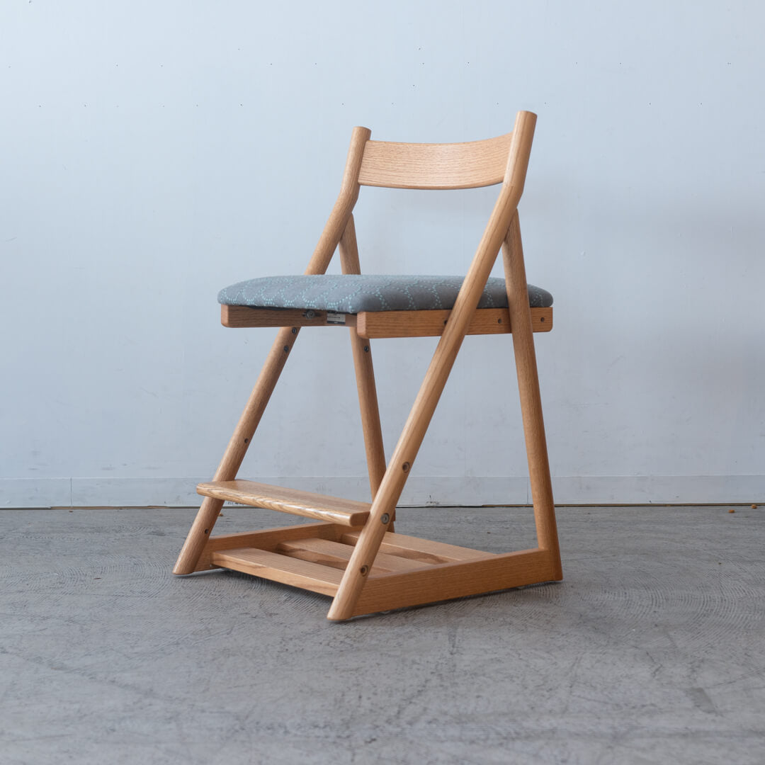 【アップサイクル品】日進木工 アクタス 学習椅子T-KIDS オーク材 / ウレタン塗装 ミナペルホネン ブルーグレー