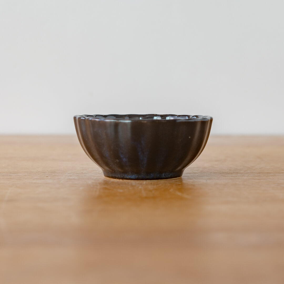 【WEB限定】しのぎ菊型小鉢 藍 -器市-