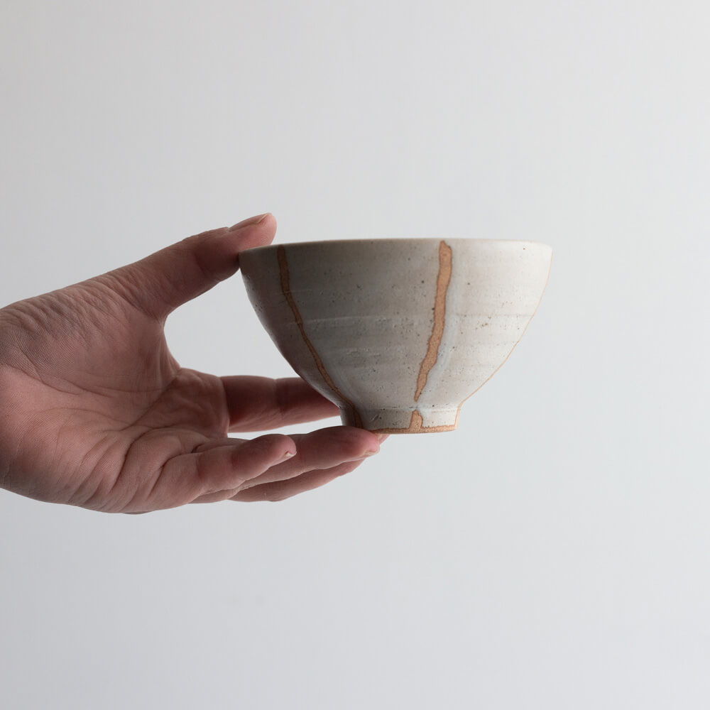 土物十草茶碗 白