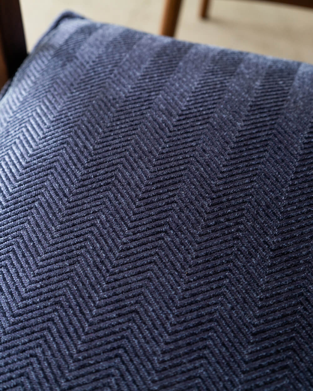 ［現品SALE］シラカワ チェアスツールセット（パーソナルチェア＋スツール 凛）ウォールナット材/ウレタン仕上げ CランクエンペラーNBウォッシャブル可