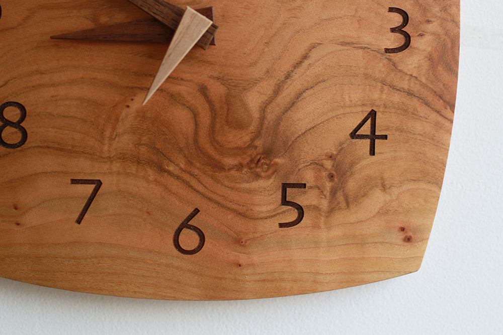 木の掛け時計　kaku 240　山桜