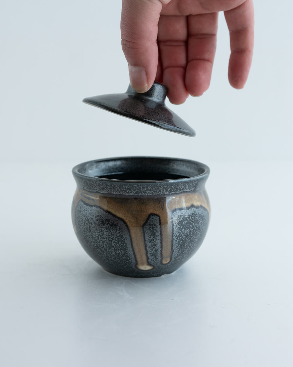 茶流し8cm蓋付き壺
