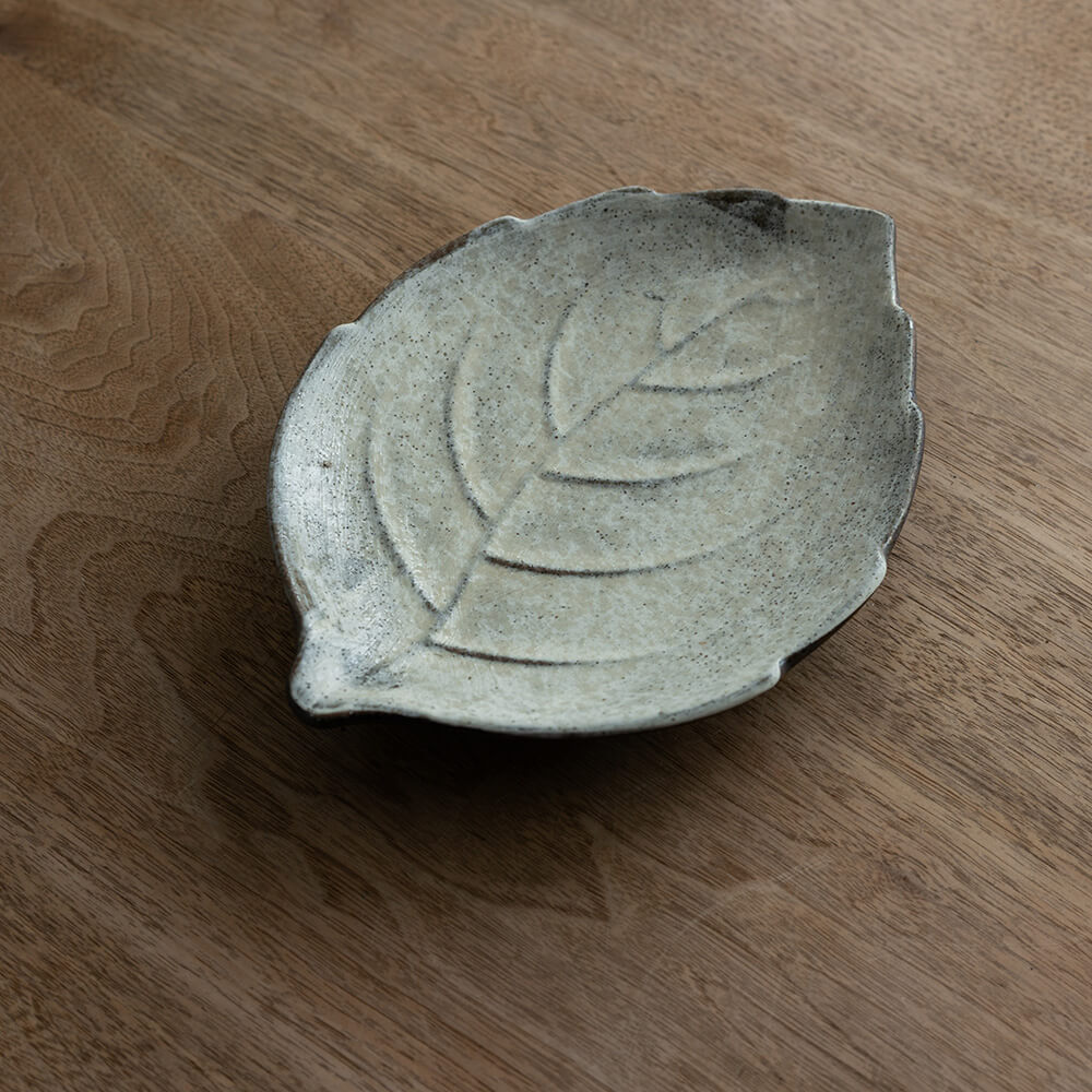 葉型皿 (大) 白釉