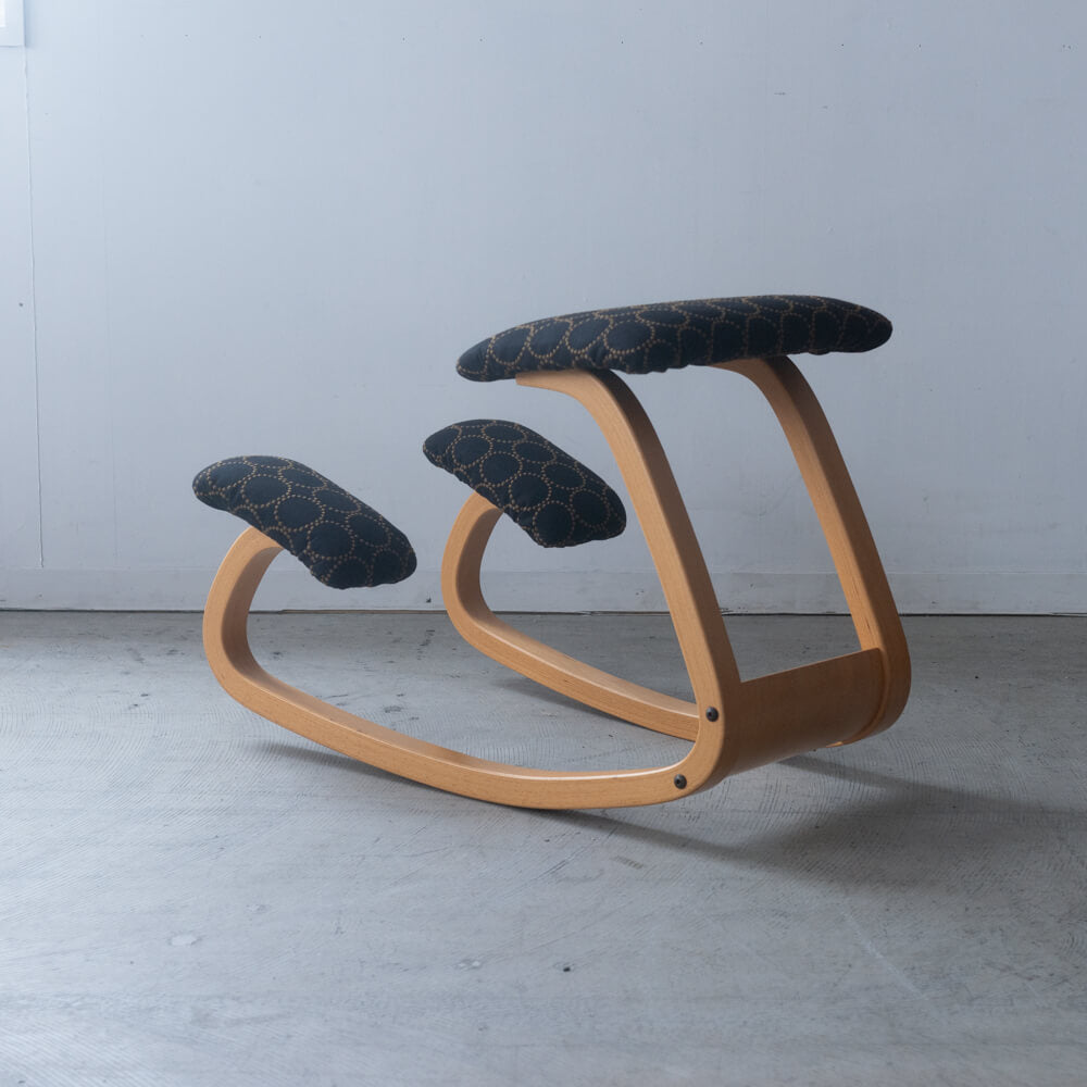 ［アップサイクル品］STOKKE社 VARIABLE バランスチェア BL×WH