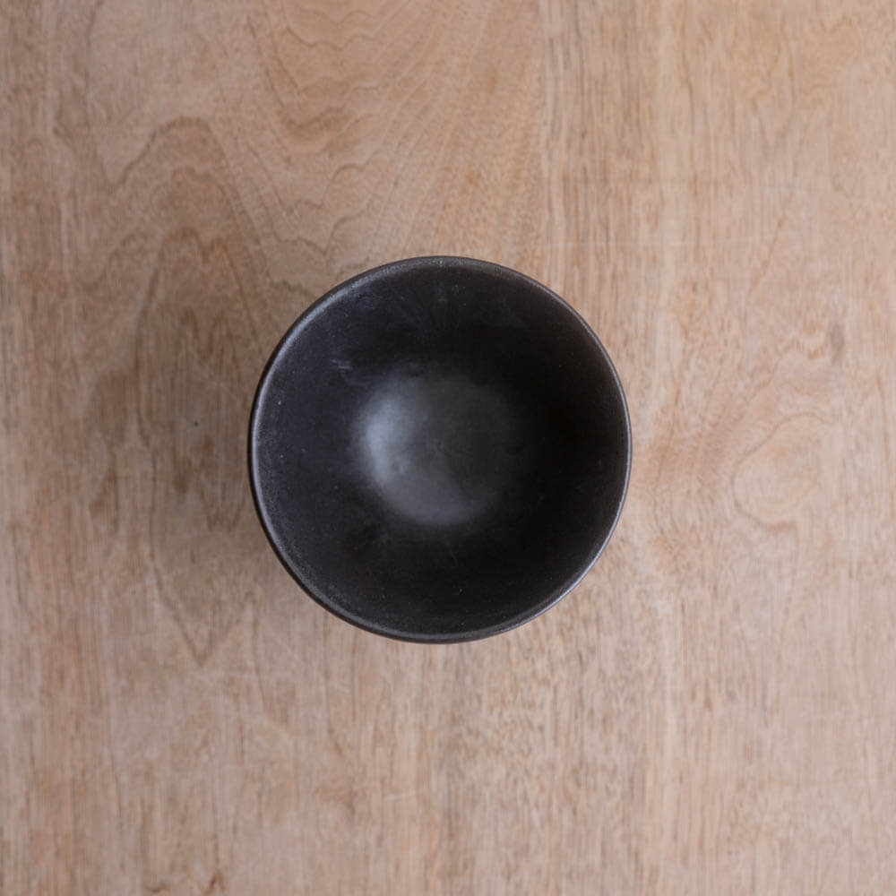 土物しのぎ茶碗 (大きめ) 黒