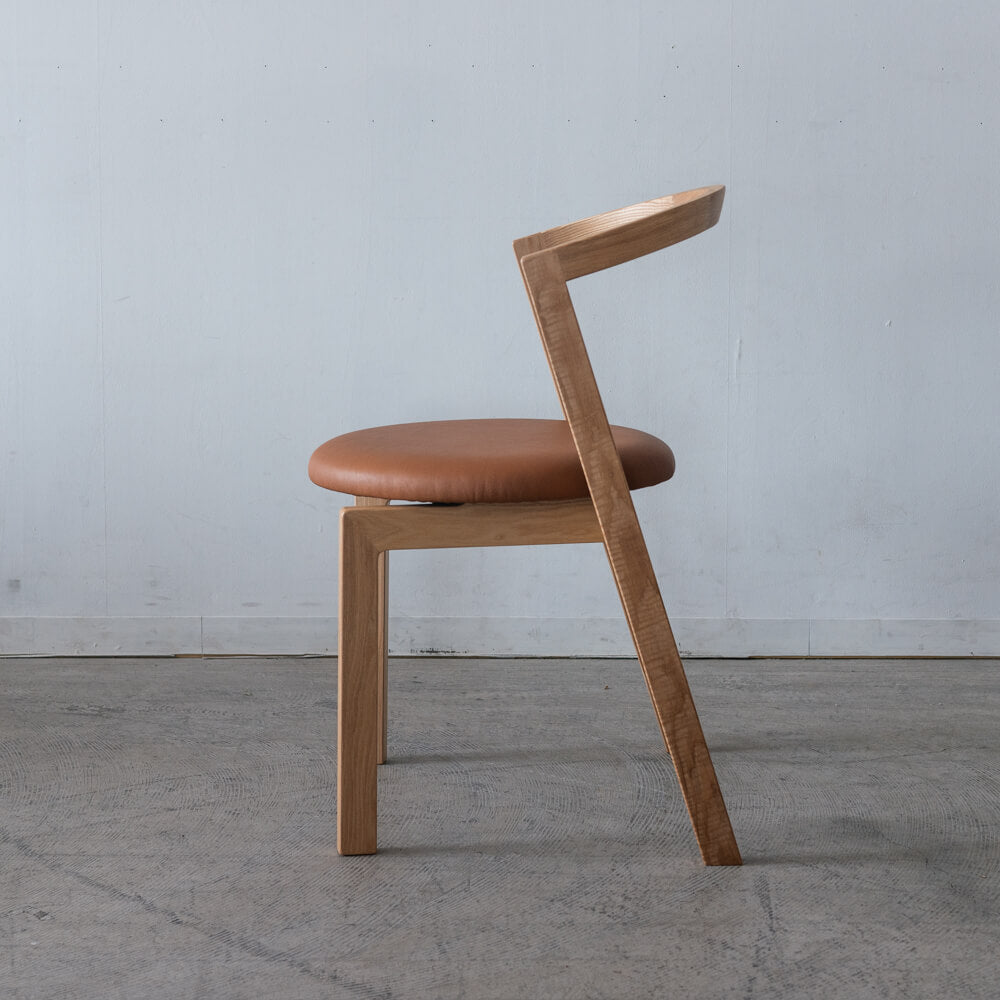 TP Chair 04 北海道産タモ材 / ウレタン塗装 / 本革 HLS1104 / SH430