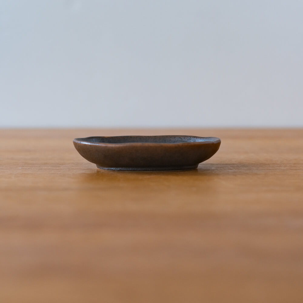 いぶし黒 楕円豆皿