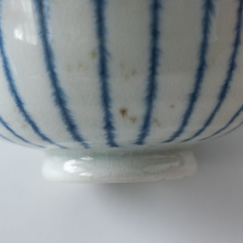 にじみ十草 反茶碗