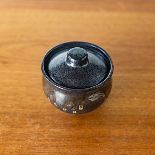 【WEB限定】黒釉白流し8cm蓋付き壺 -器市-