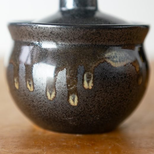 【WEB限定】黒釉白流し8cm蓋付き壺 -器市-