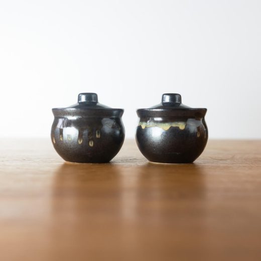 【WEB限定】黒釉白流し8cm蓋付き壺 -器市-