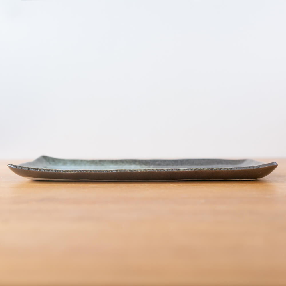 【WEB限定】黒釉青吹ベタハマ ホッケ皿 -器市-