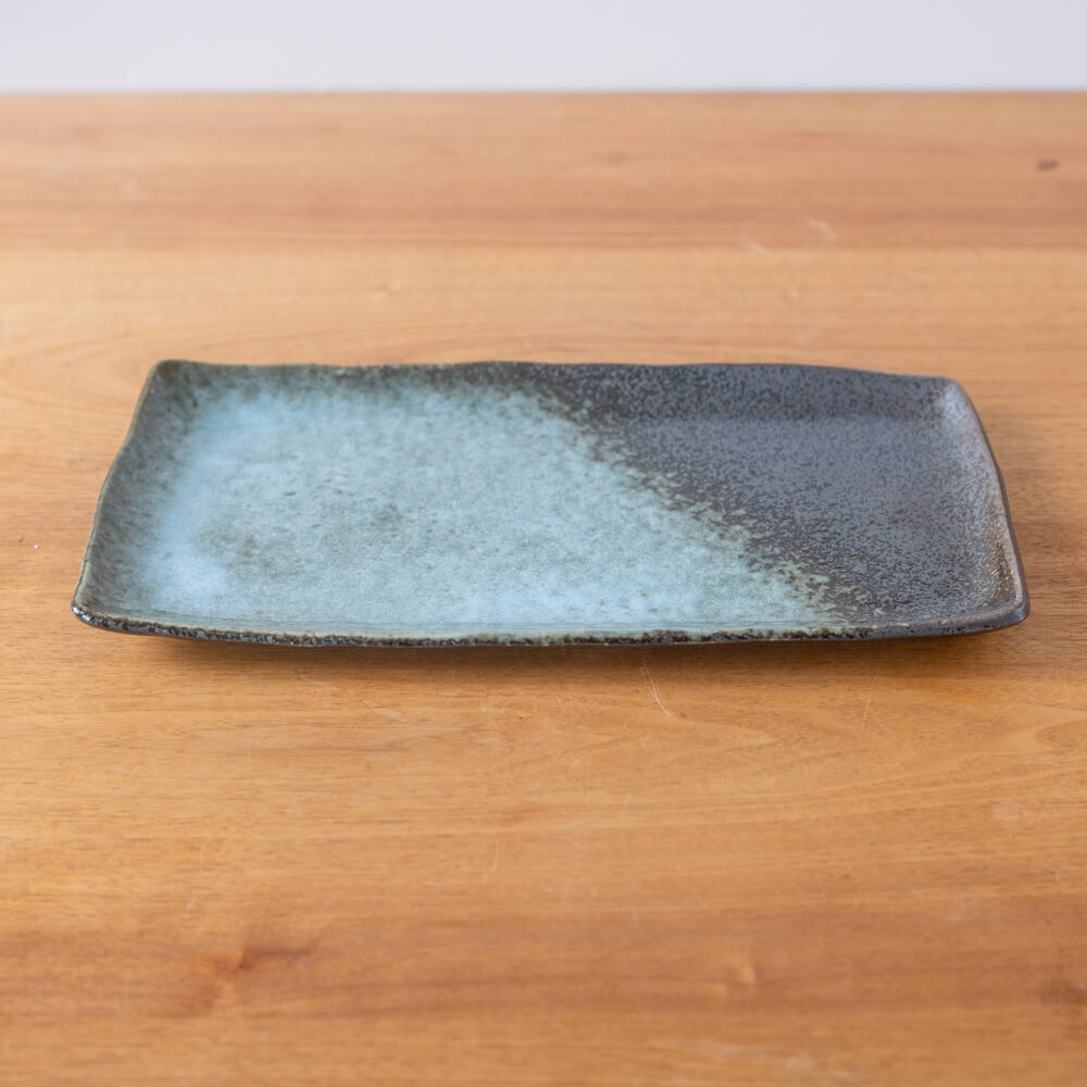 【WEB限定】黒釉青吹ベタハマ ホッケ皿 -器市-