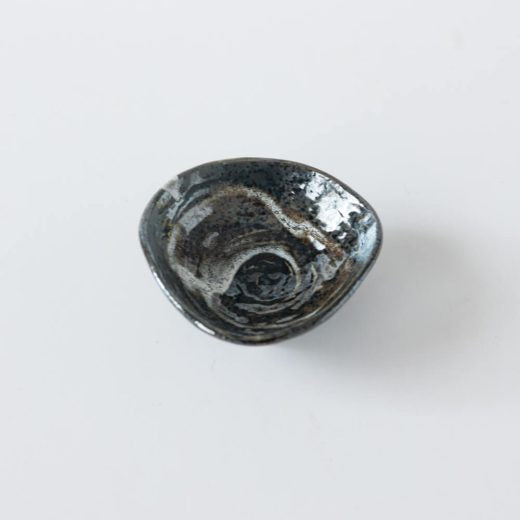 【WEB限定】黒釉刷毛目 三つ足4寸鉢 -器市-