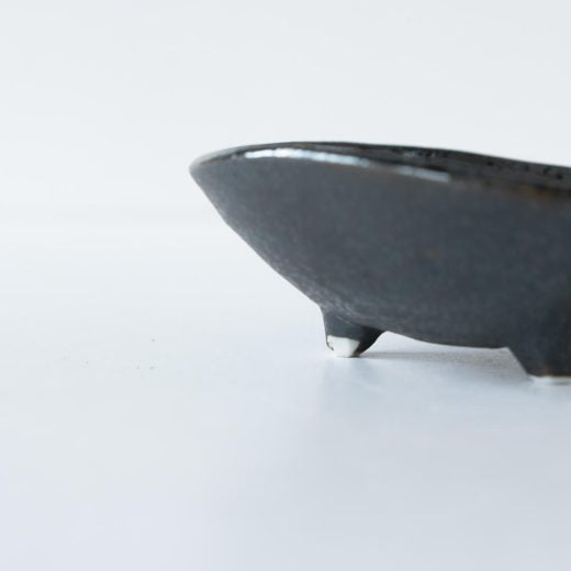 【WEB限定】黒釉刷毛目 三つ足4寸鉢 -器市-