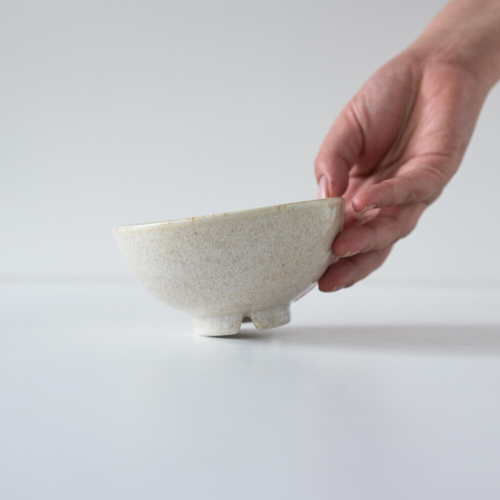 カラーうのふ 白 軽々中平碗