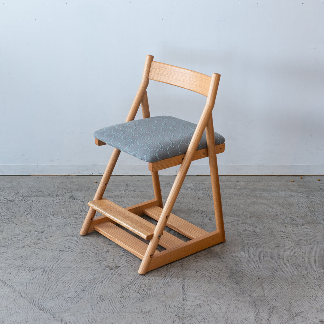 【アップサイクル品】日進木工 アクタス 学習椅子T-KIDS オーク材 / ウレタン塗装 ミナペルホネン ブルーグレー