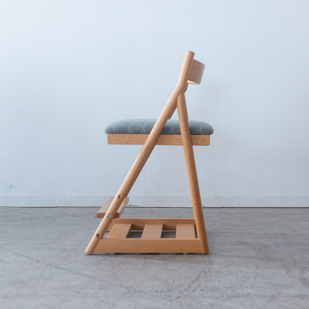 【アップサイクル品】日進木工 アクタス 学習椅子T-KIDS オーク材 / ウレタン塗装 ミナペルホネン ブルーグレー