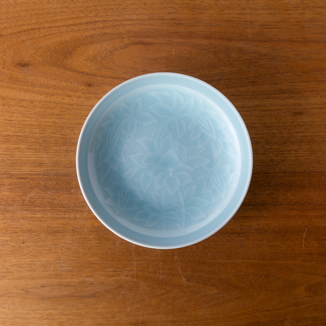 【WEB限定】青磁丸皿 彫り華唐草 -器市-