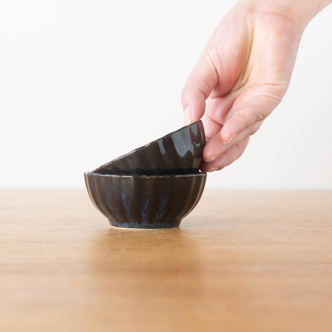 【WEB限定】しのぎ菊型小鉢 藍 -器市-
