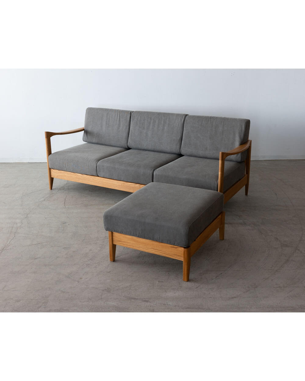 ［現品SALE］ファルコ ソファセット（ソファ＋オットマン＋コーヒーテーブル） アッシュ無垢材（NA色）ウレタン塗装 張地：帆布グレー