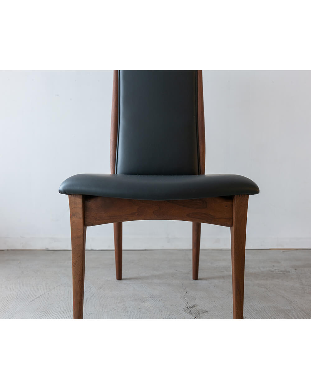 ［現品SALE］匠工芸 ダイニングハイバックチェア クレール ウォールナット材 / オイル仕上げ ニュースムース黒革