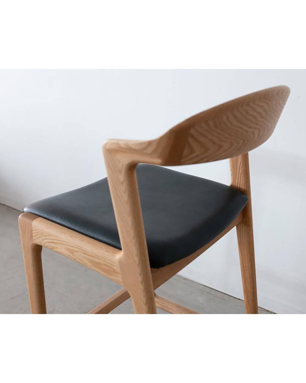 ［現品SALE］ユナカウンターチェア レッドオーク無垢材 / オイル仕上げ ブラックL-8395（棚なし）