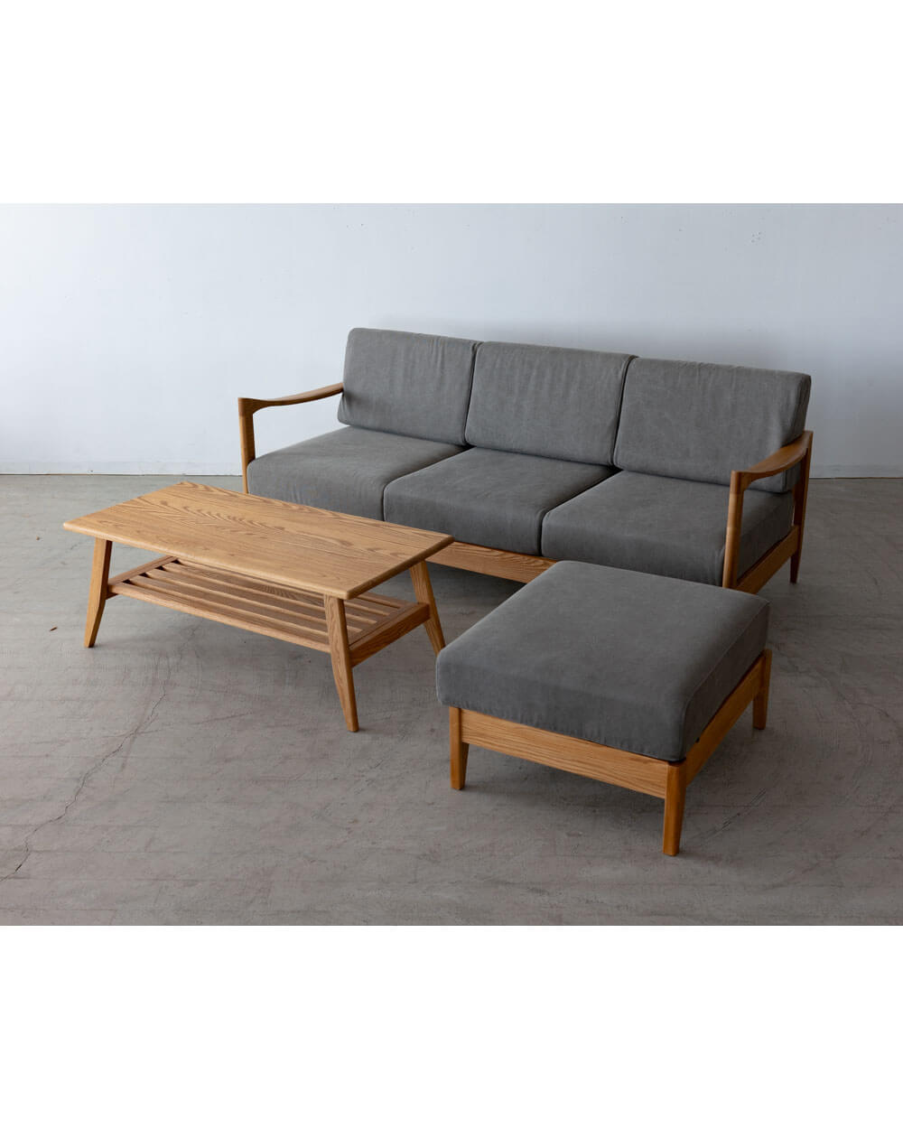 ［現品SALE］ファルコ ソファセット（ソファ＋オットマン＋コーヒーテーブル） アッシュ無垢材（NA色）ウレタン塗装 張地：帆布グレー