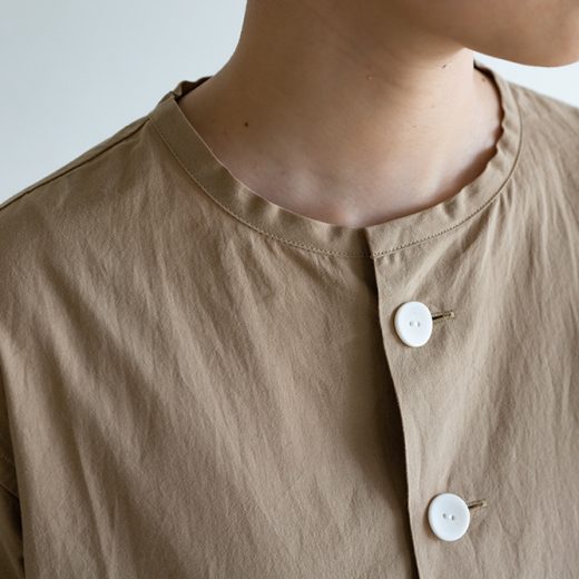 オーガニックコットンノーカラーシャツジャケット（ブラウンベージュ）【ユニセックス】