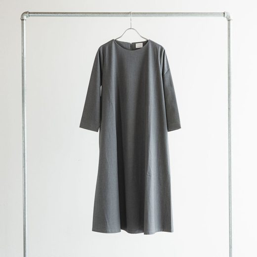 Gray｜U23-09 Stretch Gabardine Box Tuck Dress