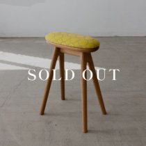 coupé kitchen stool 〈ホワイトオーク材 - 張地ミナペルホネン イエロー〉 売り切れ